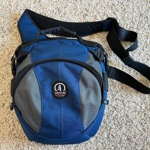 Tamrac Velocity 7x Sling Pack Camera Bag 5767 Blue Adjustable Straps Mirrorless